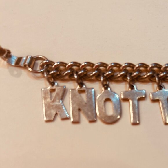 Vintage Knott's Berry Farm Charm Bracelet Gold Tone - Picture 2 of 7